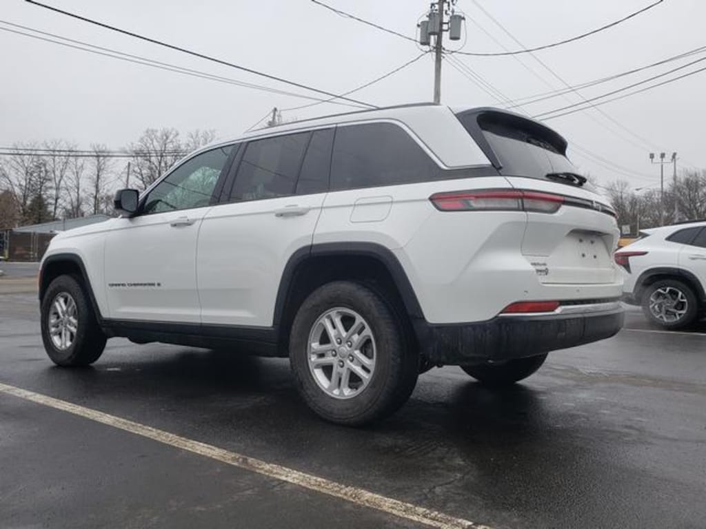 Used 2023 Jeep Grand Cherokee Laredo Laredo 4x4