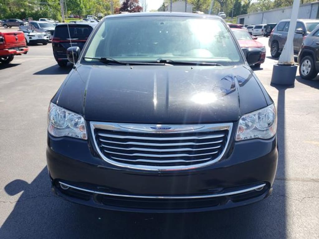 Used 2016 Chrysler Town & Country Touring Wagon