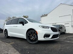 2026 Chrysler Pacifica Limited Passenger Van