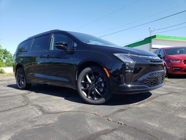 2027 Chrysler Pacifica Limited AWD's photo