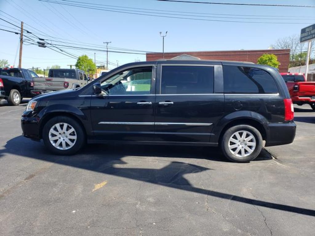 Used 2016 Chrysler Town & Country Touring Wagon