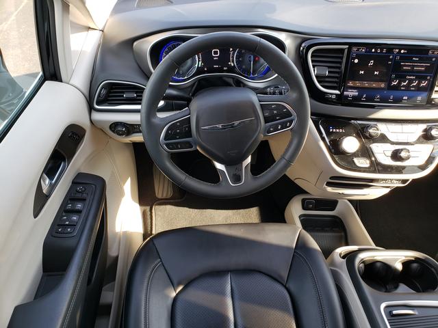 2024 Chrysler Pacifica Touring L - Photo 9
