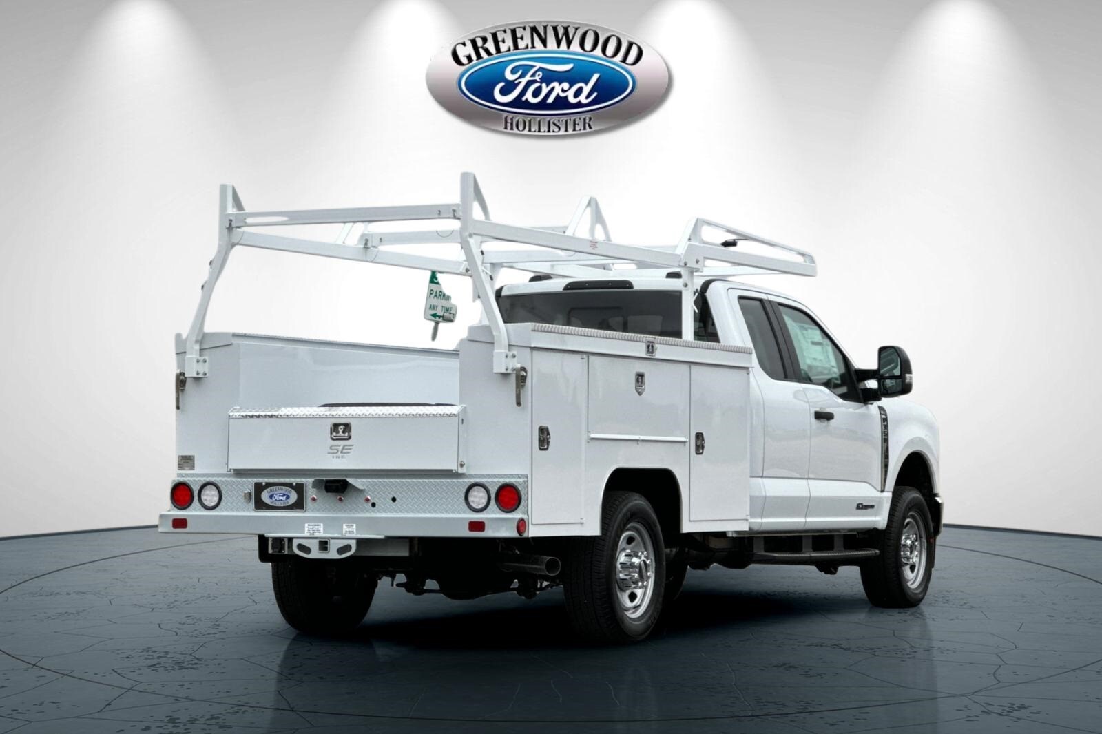 2025 Ford F-350 photo 3