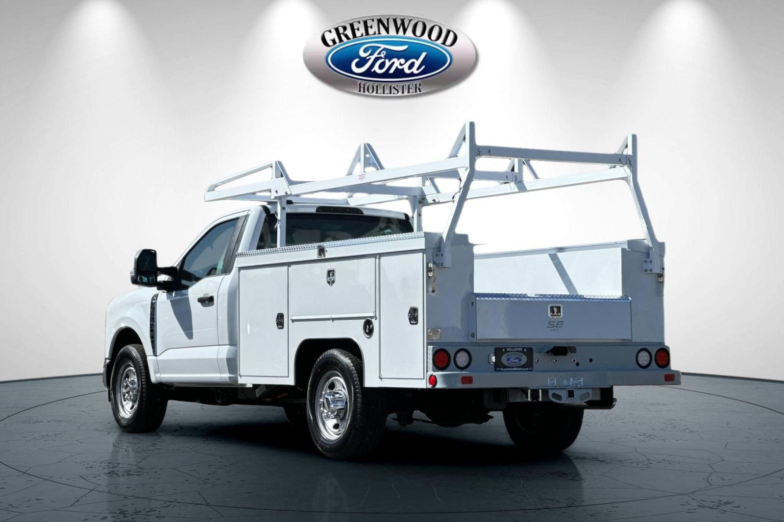 2025 Ford F-350 Super Duty Chassis Cab XL - Photo 6