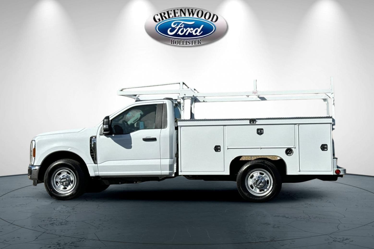 2025 Ford F-350 Super Duty Chassis Cab XL - Photo 6