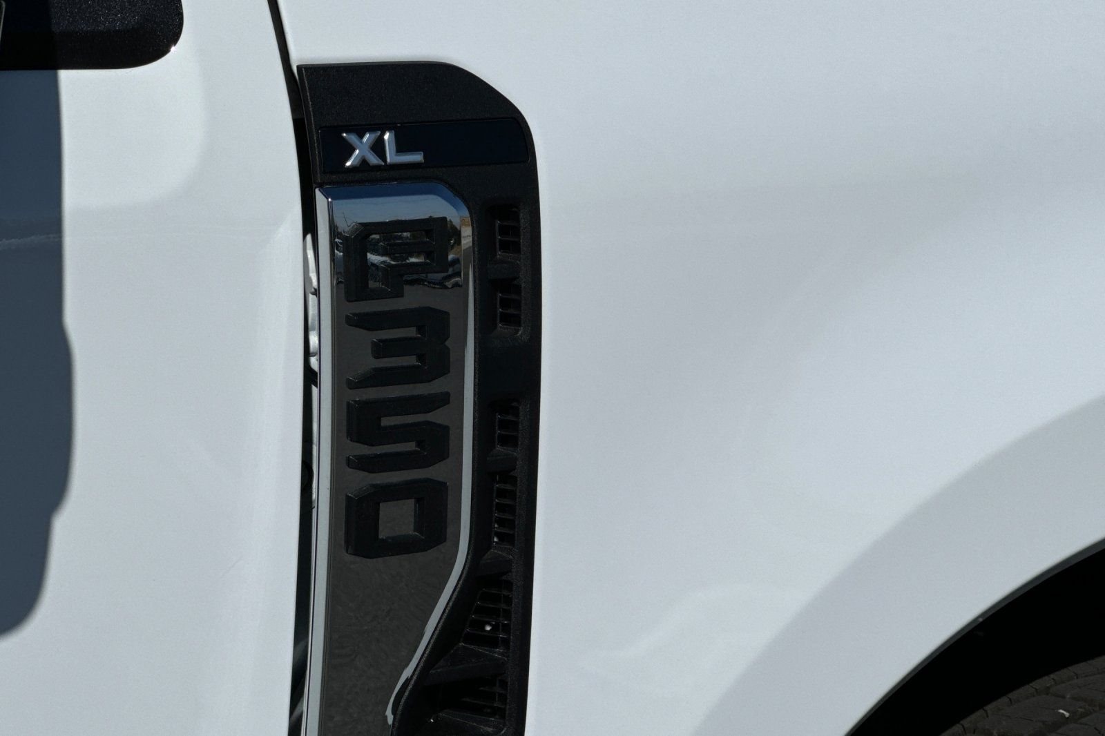 2025 Ford F-350 Super Duty Chassis Cab XL - Photo 30