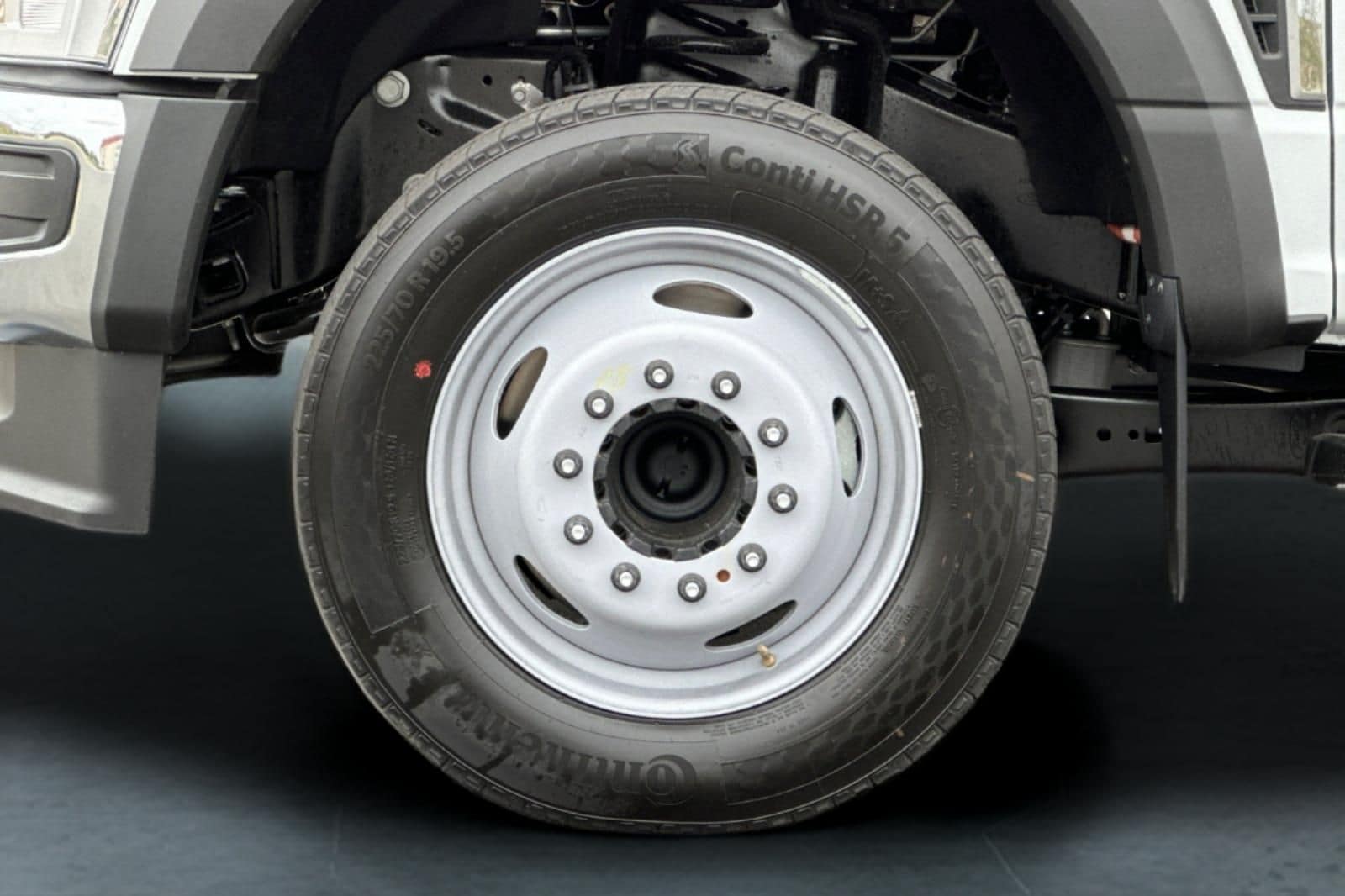 2025 Ford F-550 Super Duty Chassis Cab XL - Photo 26