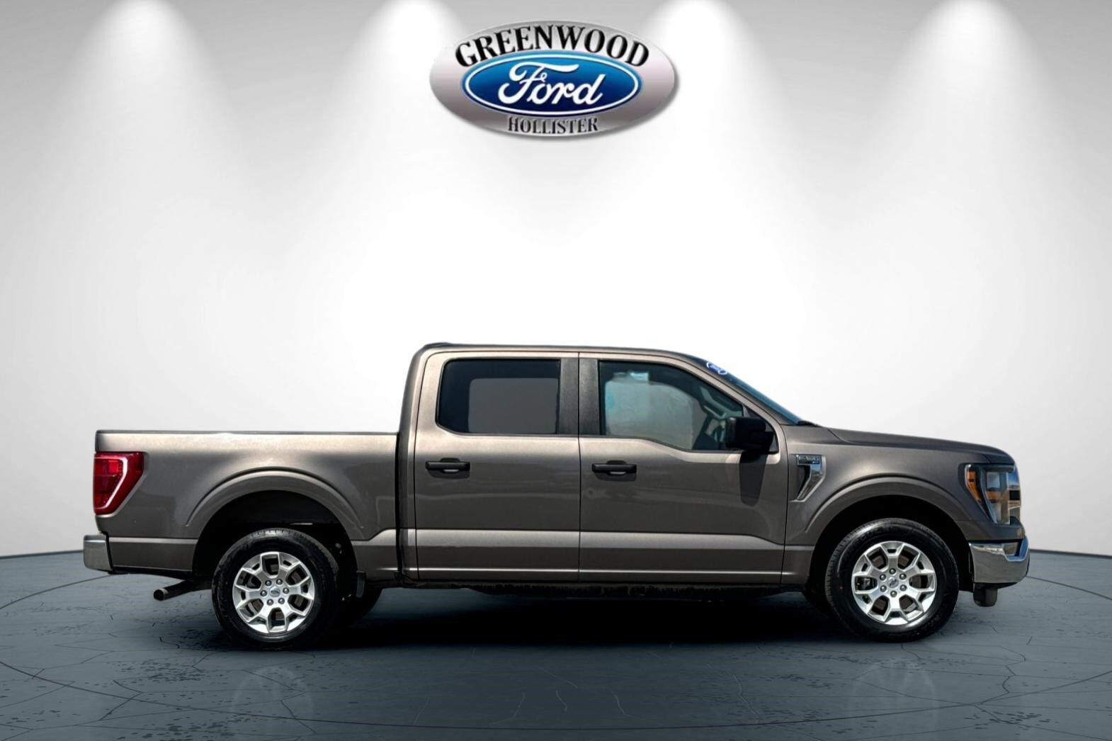 2023 Ford F-150 XLT photo 2