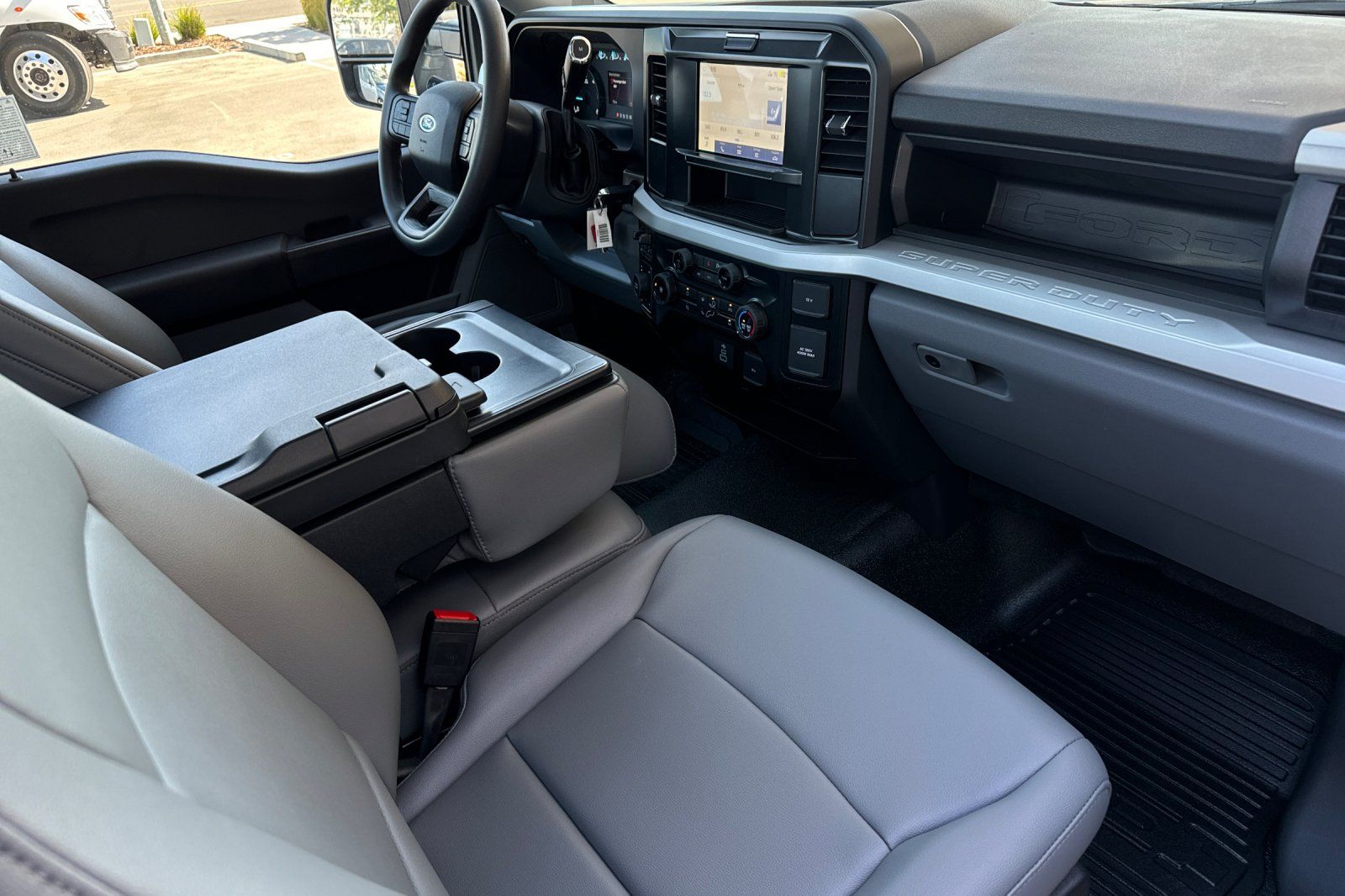 2025 Ford F-350 Super Duty Chassis Cab XLT - Photo 14