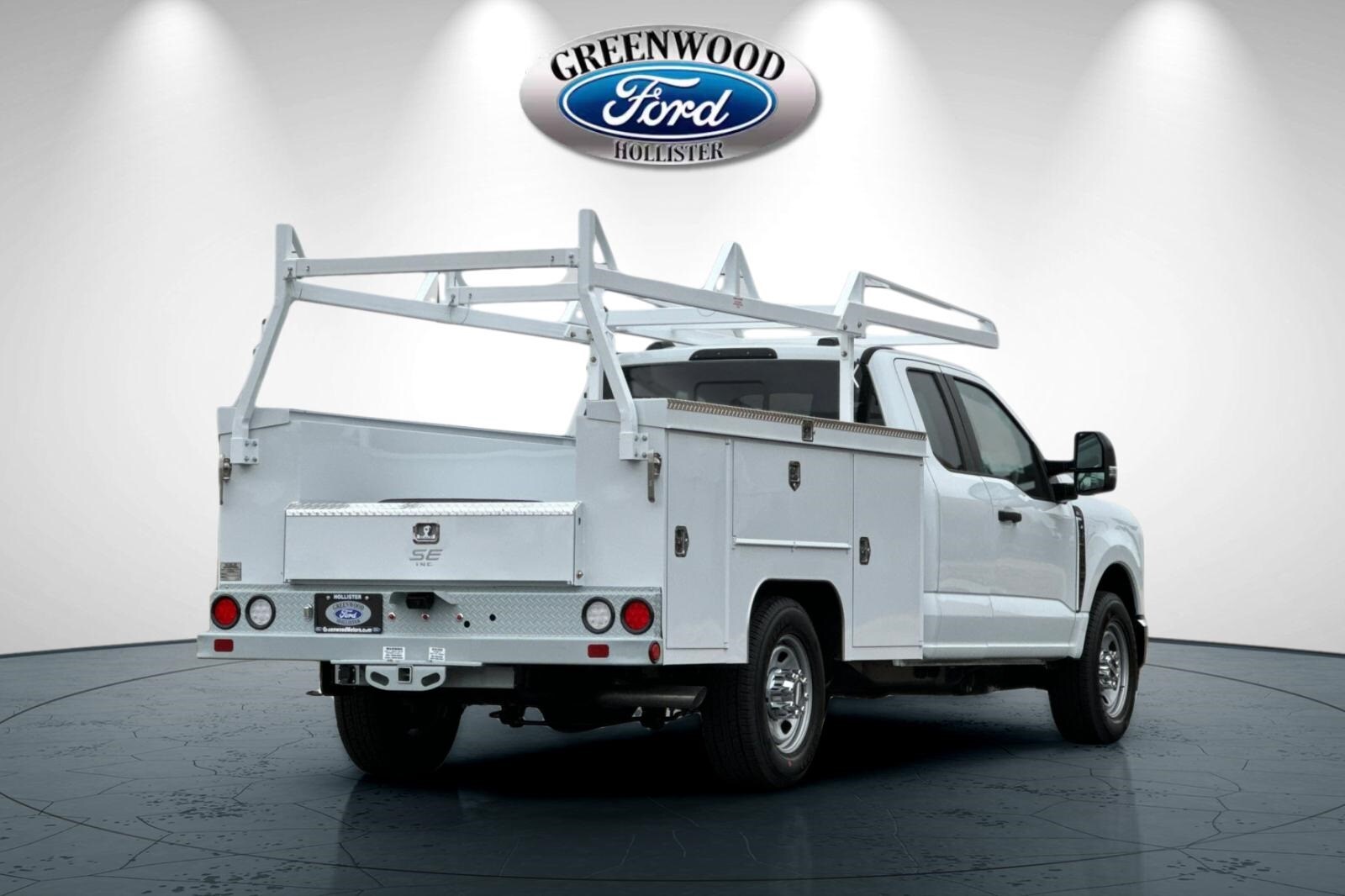 2025 Ford F-350 photo 3