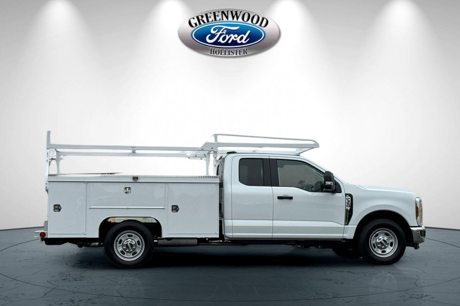 2025 Ford F-350 photo 2