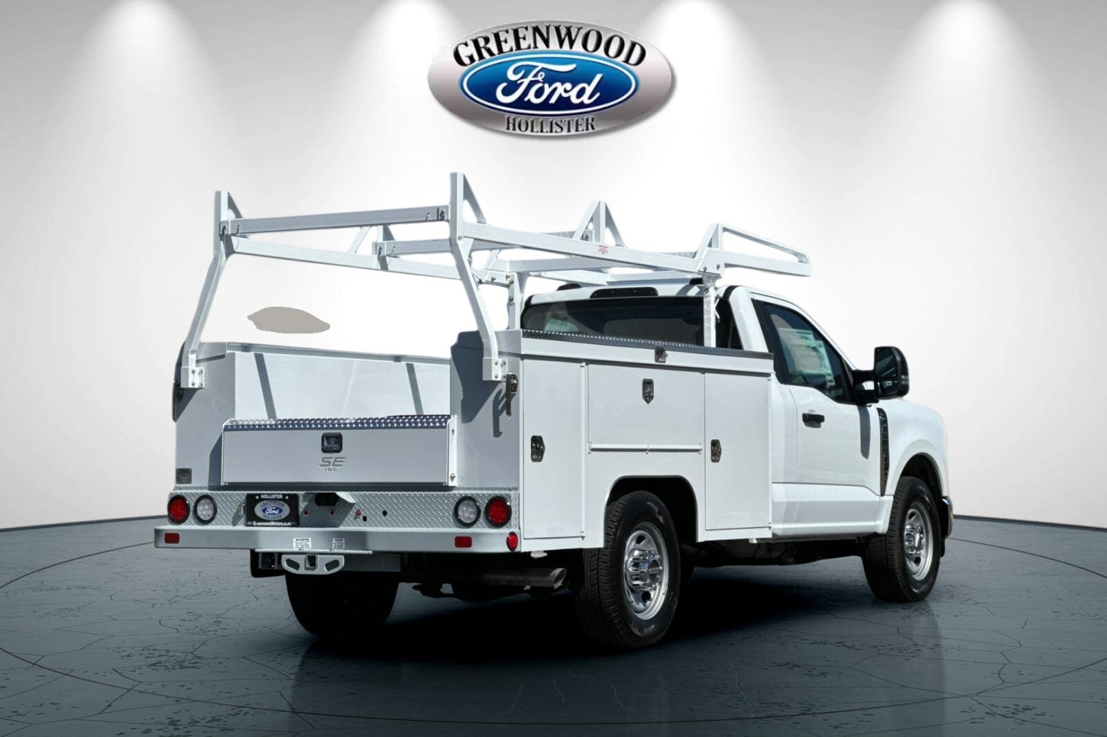 2025 Ford F-350 photo 3