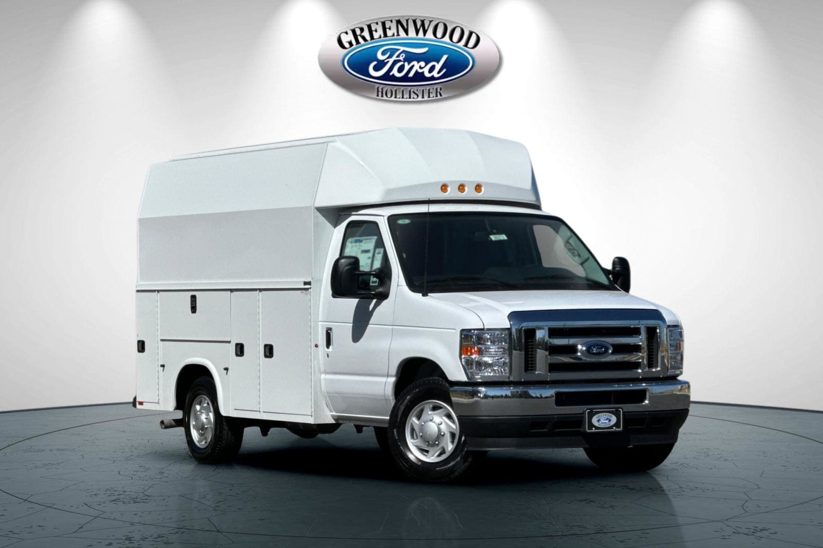 2025 Ford E-Series Cutaway Base's photo