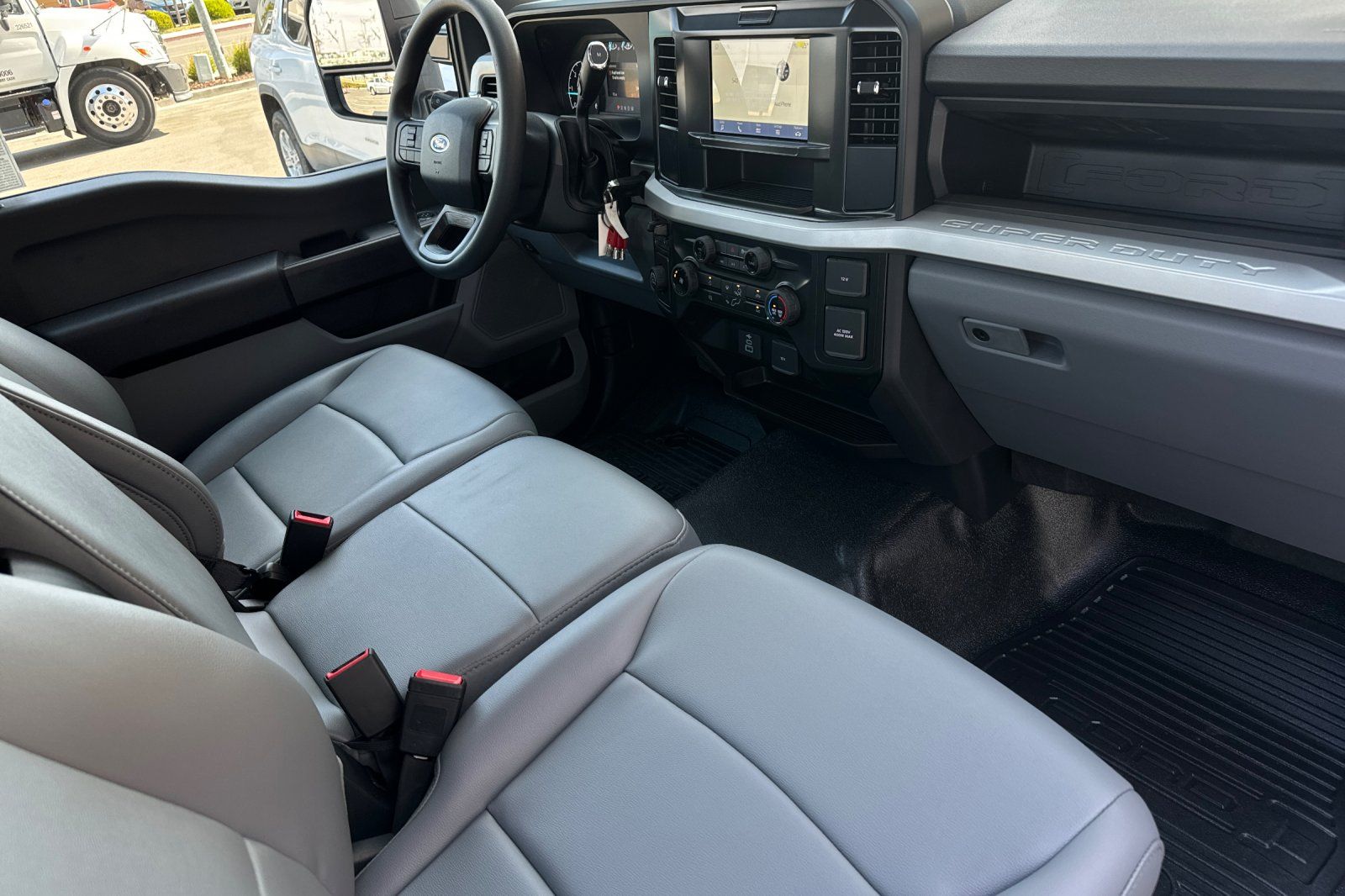 2025 Ford F-350 Super Duty Chassis Cab XL - Photo 15