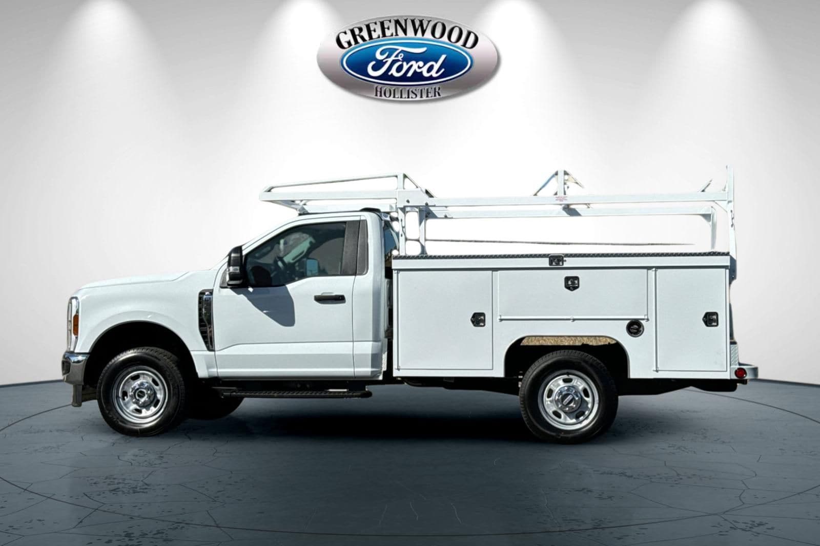 2025 Ford F-350 Super Duty Chassis Cab XLT - Photo 6