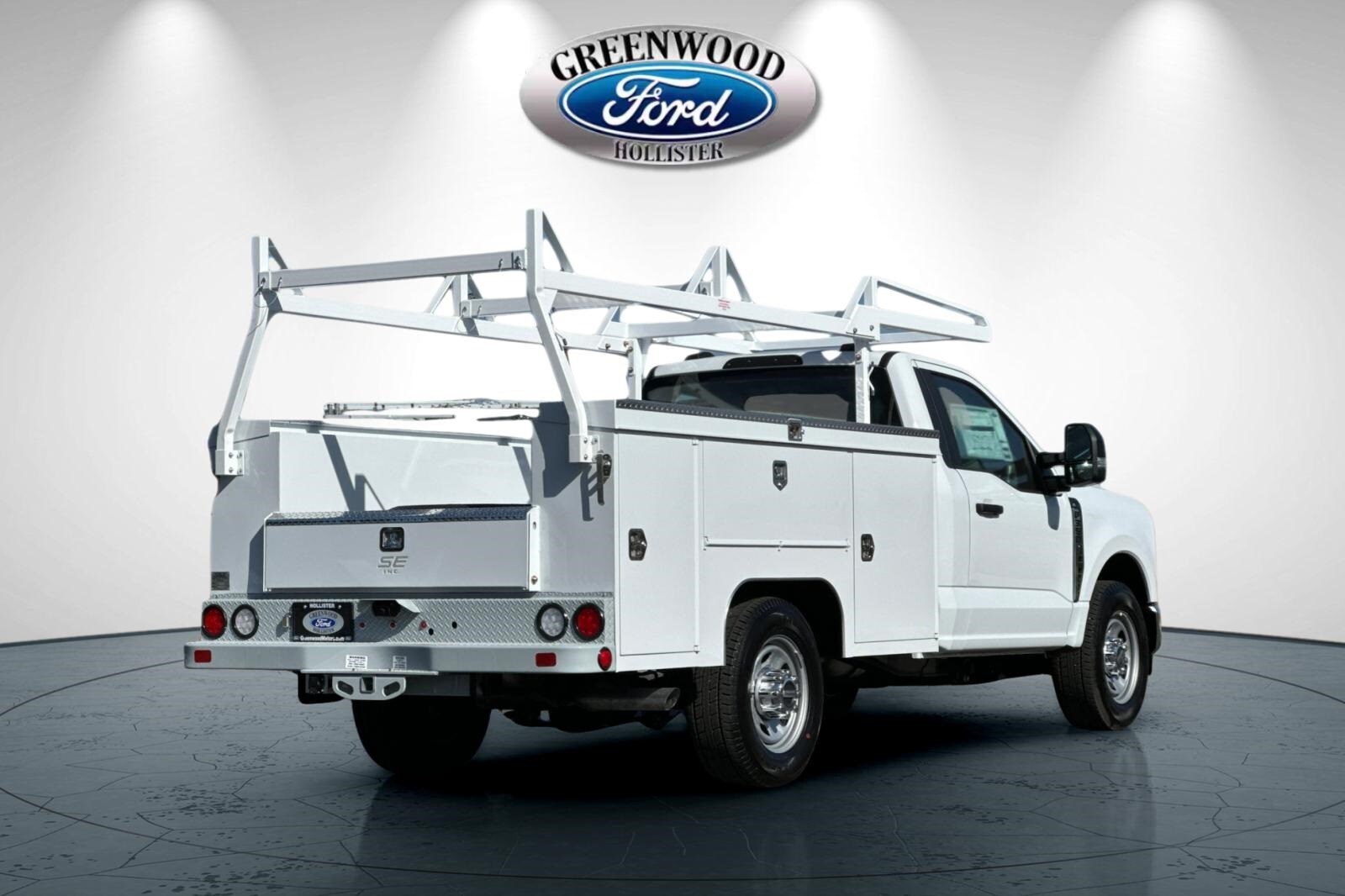 2025 Ford F-350 photo 3