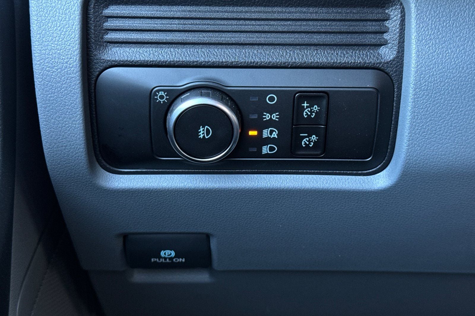 2025 Ford F-350 Super Duty Chassis Cab XL - Photo 28