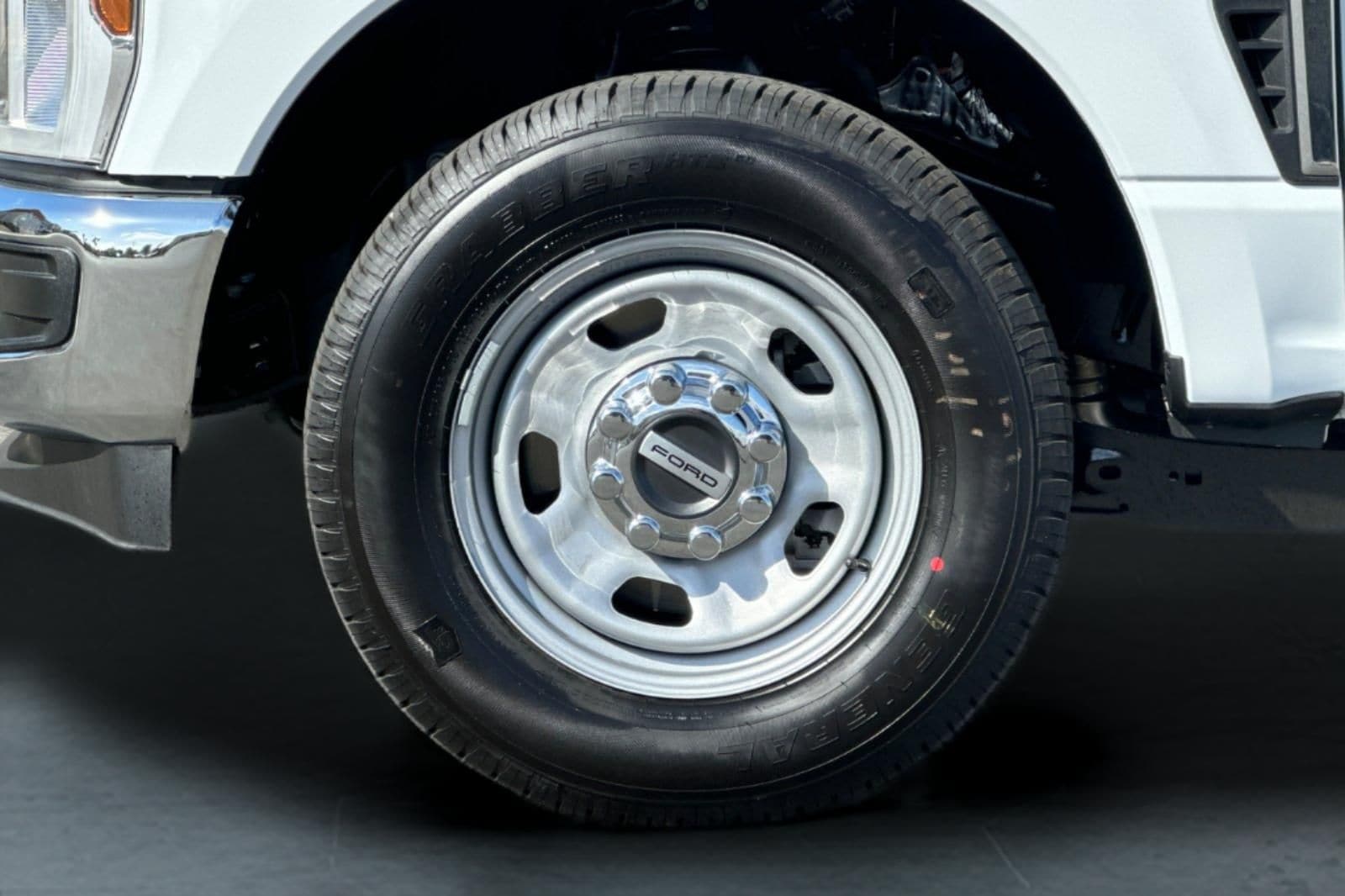 2025 Ford F-350 Super Duty Chassis Cab XL - Photo 28
