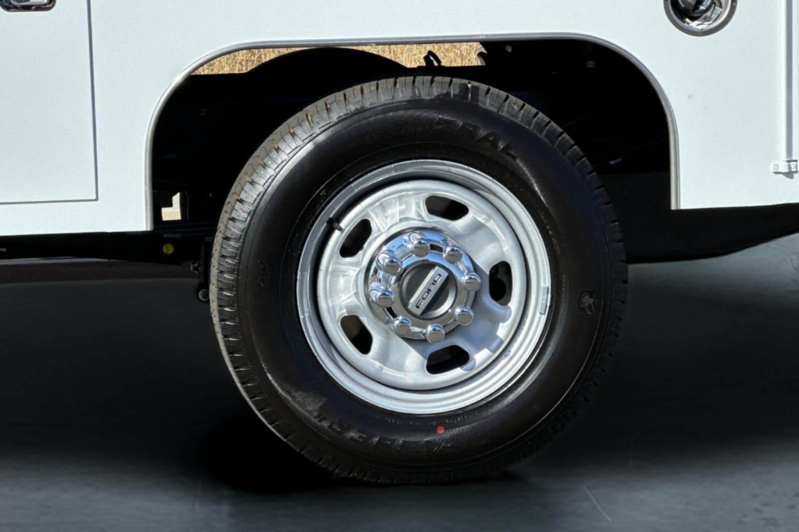 2025 Ford F-350 Super Duty Chassis Cab XL - Photo 28
