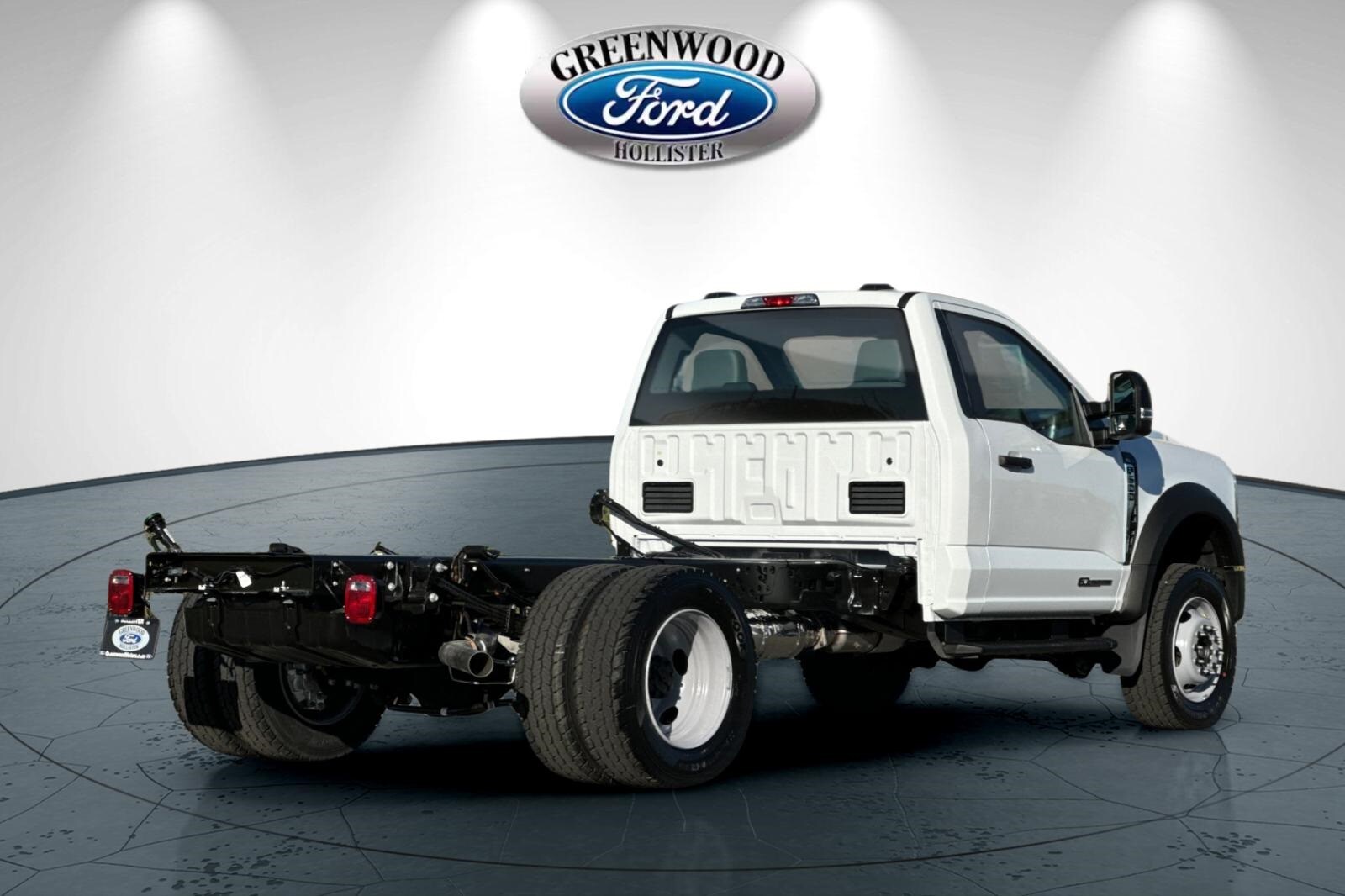 2024 Ford F-600 photo 2
