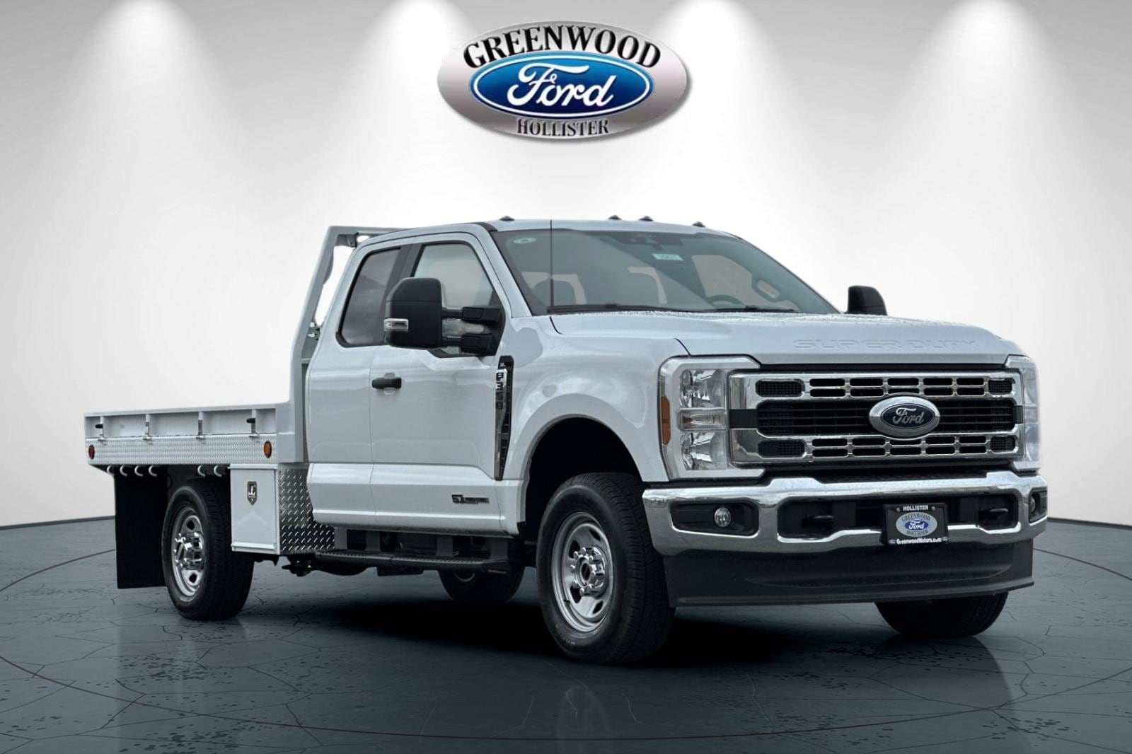 2026 Ford F-350 Super Duty Chassis Cab XL's photo