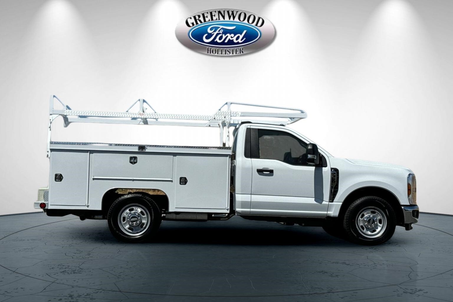 2025 Ford F-350 photo 2