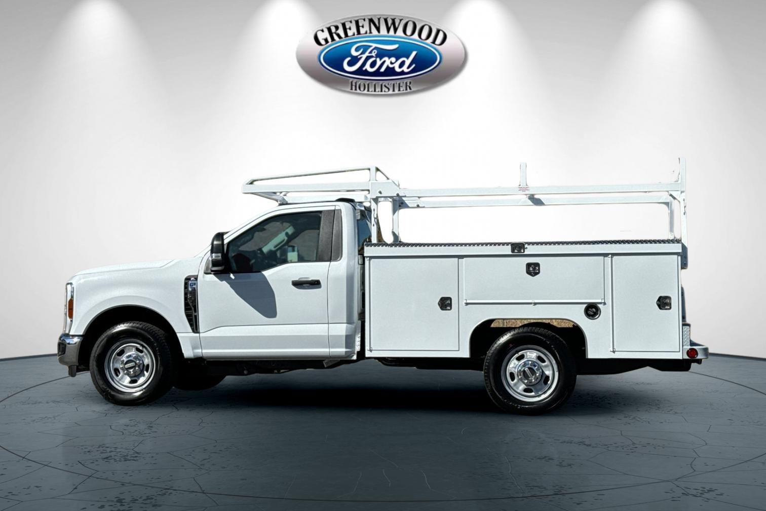 2025 Ford F-350 Super Duty Chassis Cab XL - Photo 6