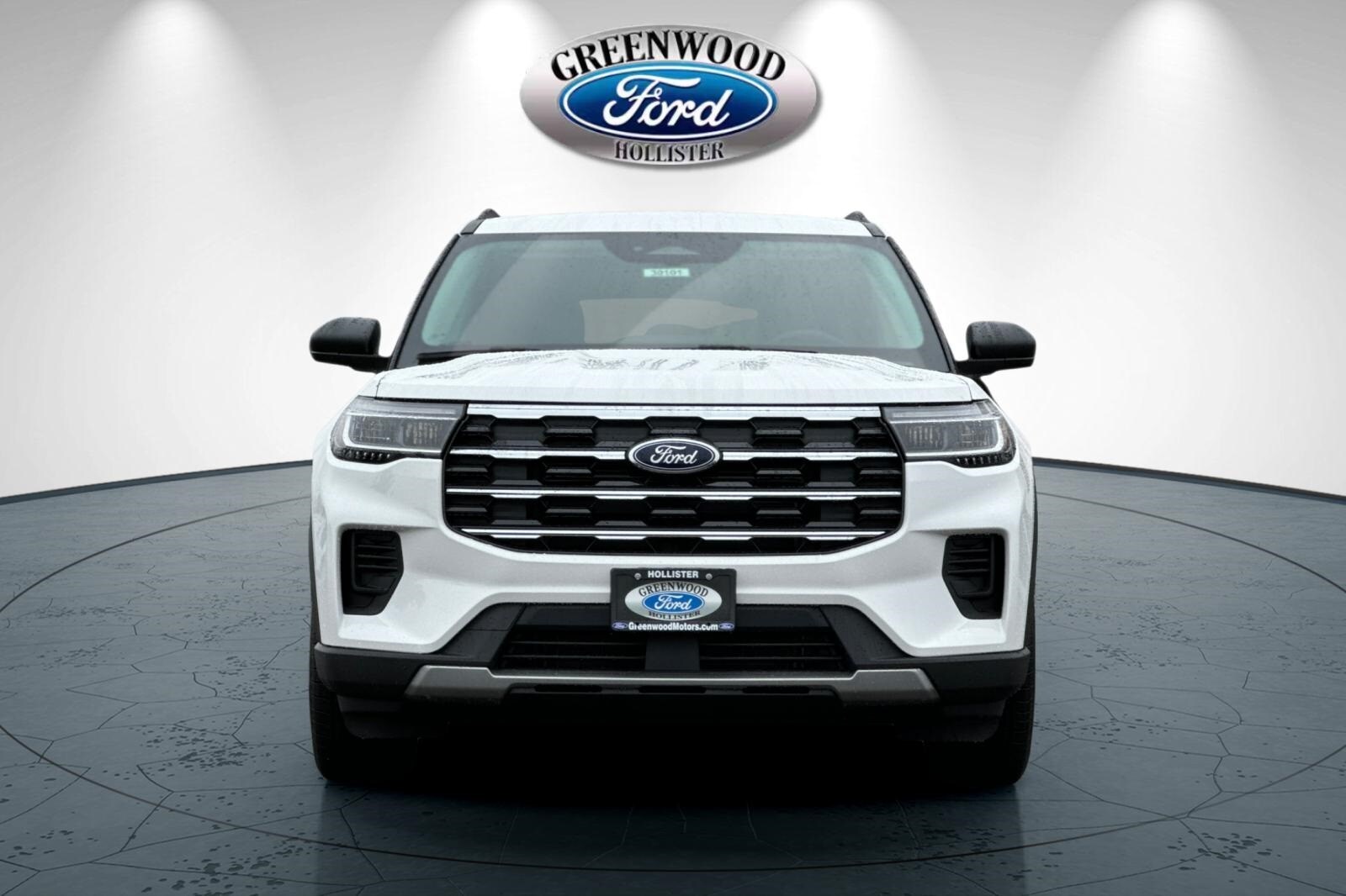 2025 Ford Explorer photo 2