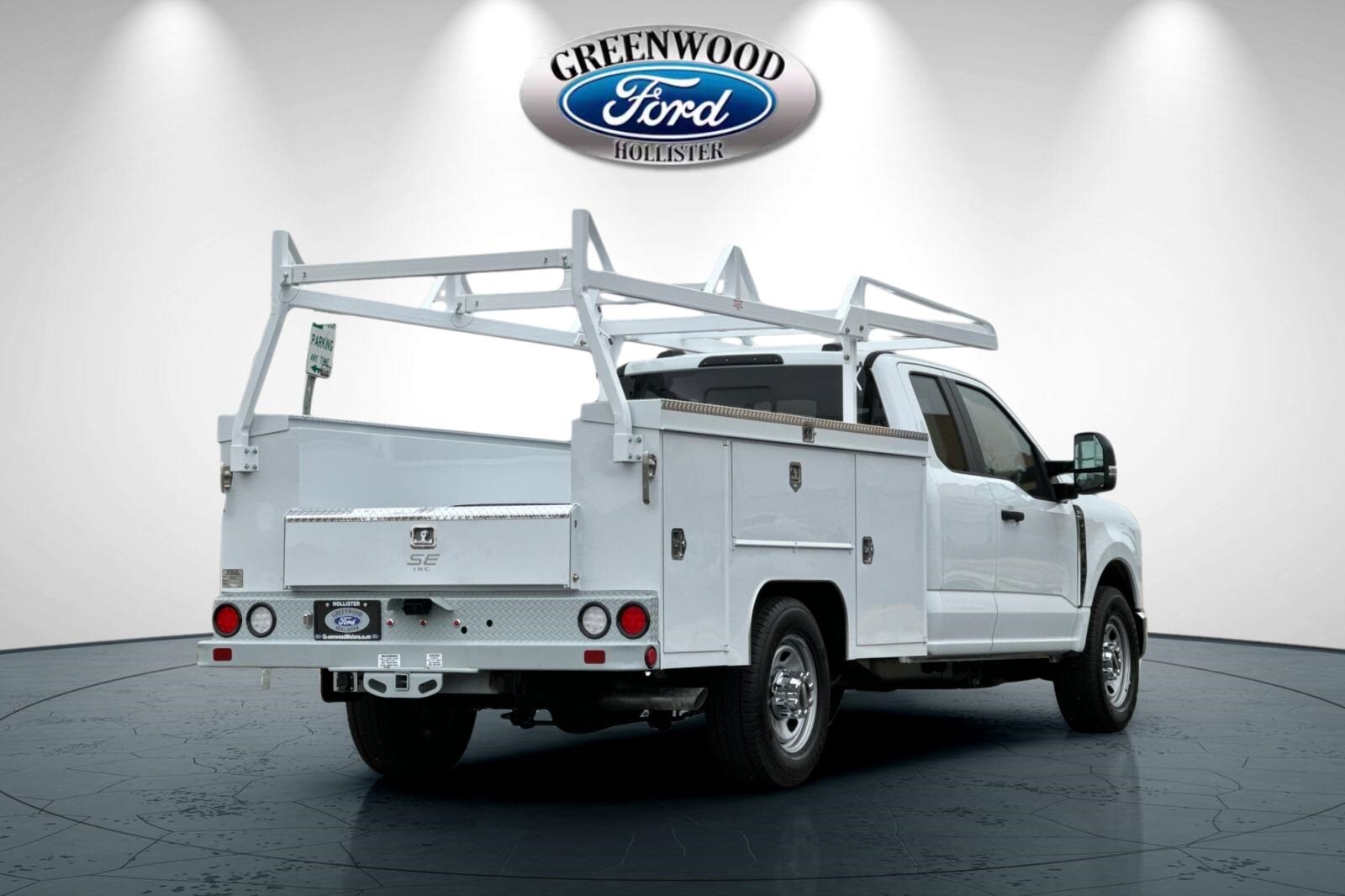 2025 Ford F-350 photo 3