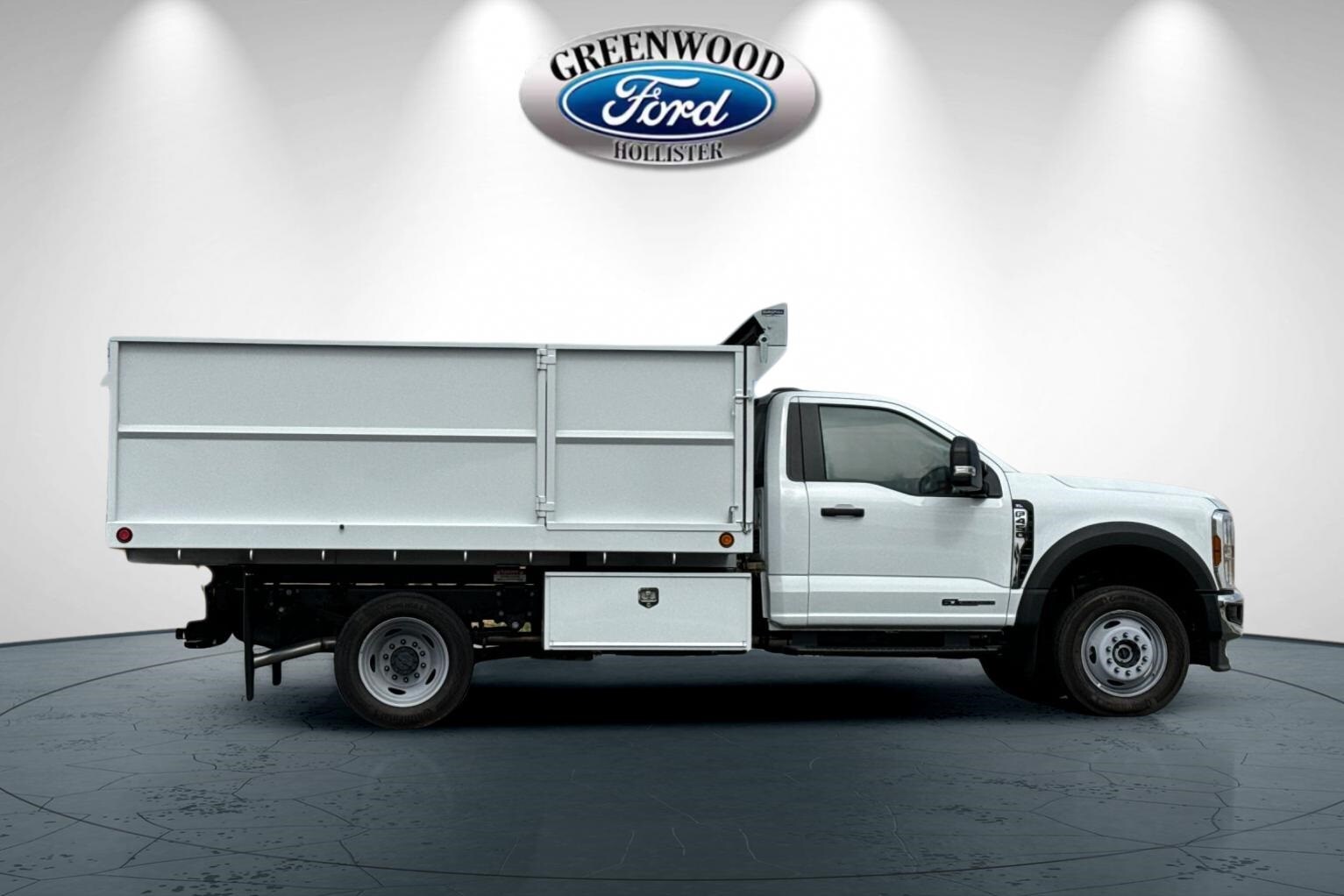 2024 Ford F-450 photo 2