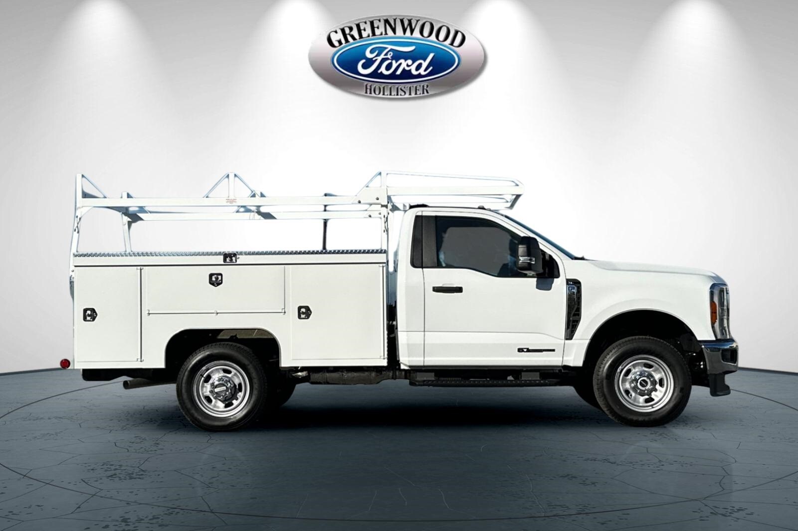 2026 Ford F-350 photo 2