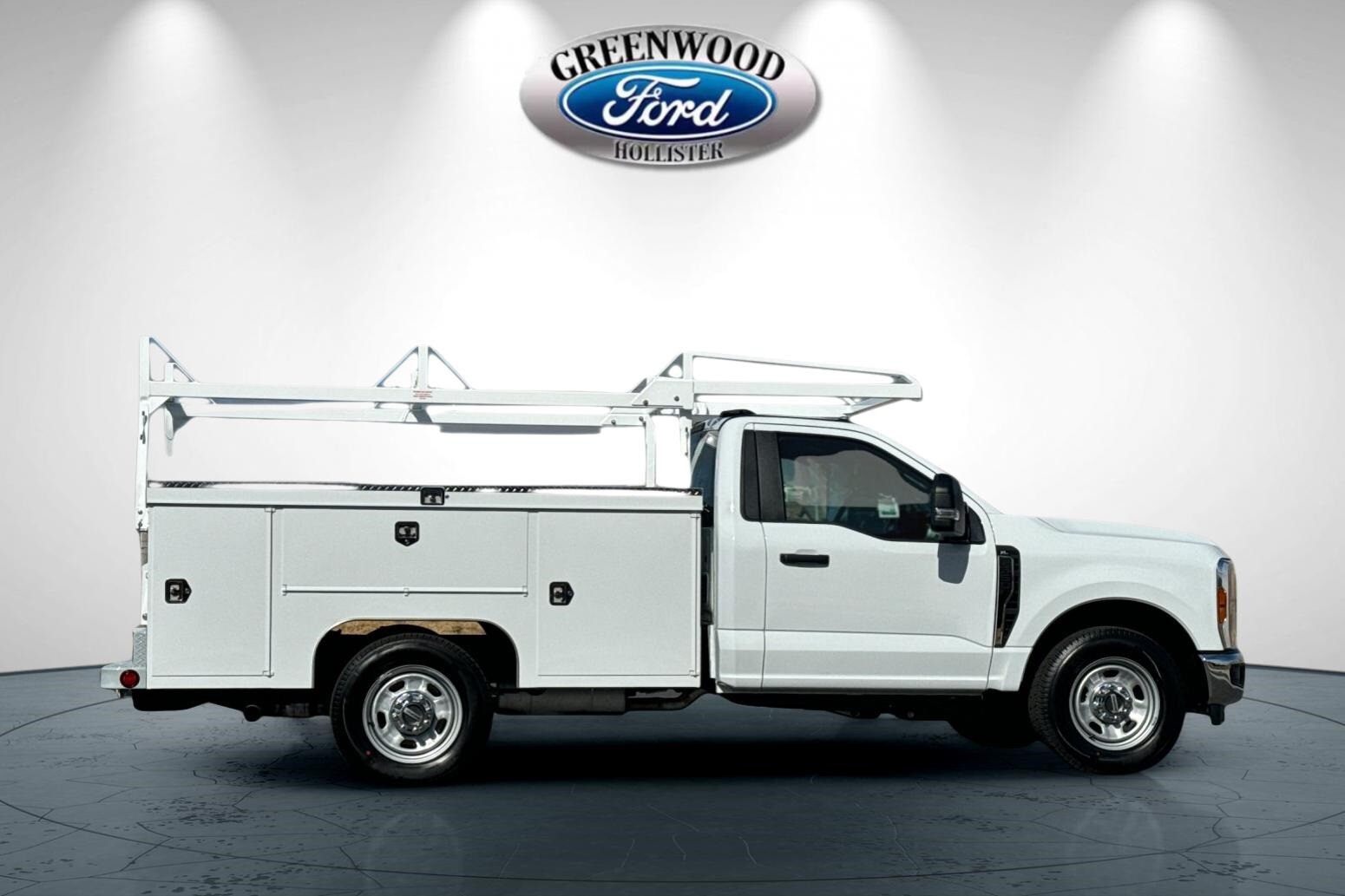 2025 Ford F-350 XL photo 2