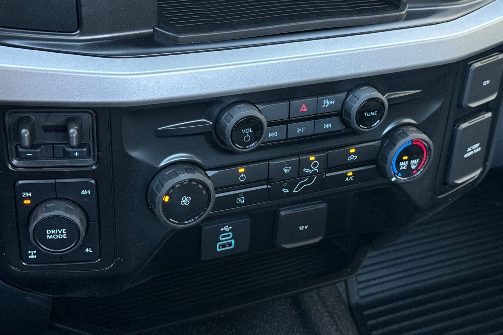 2025 Ford F-350 Super Duty Chassis Cab XLT - Photo 20