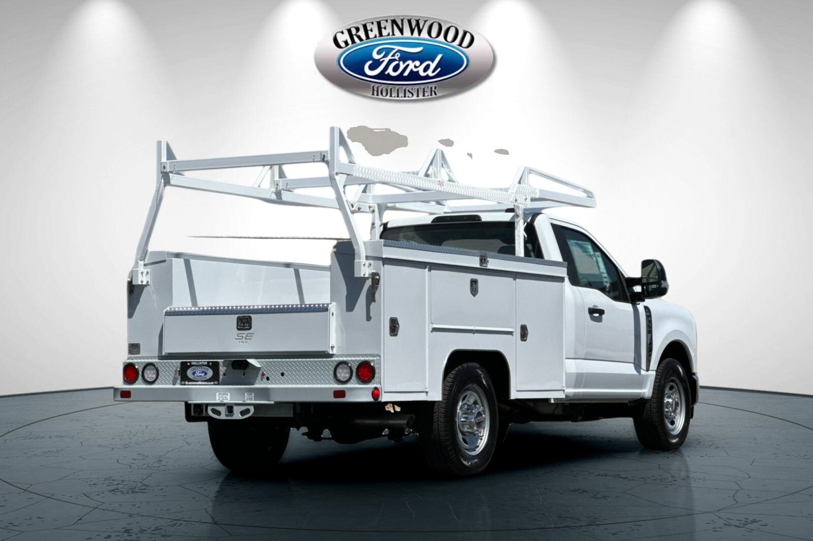 2025 Ford F-350 photo 3