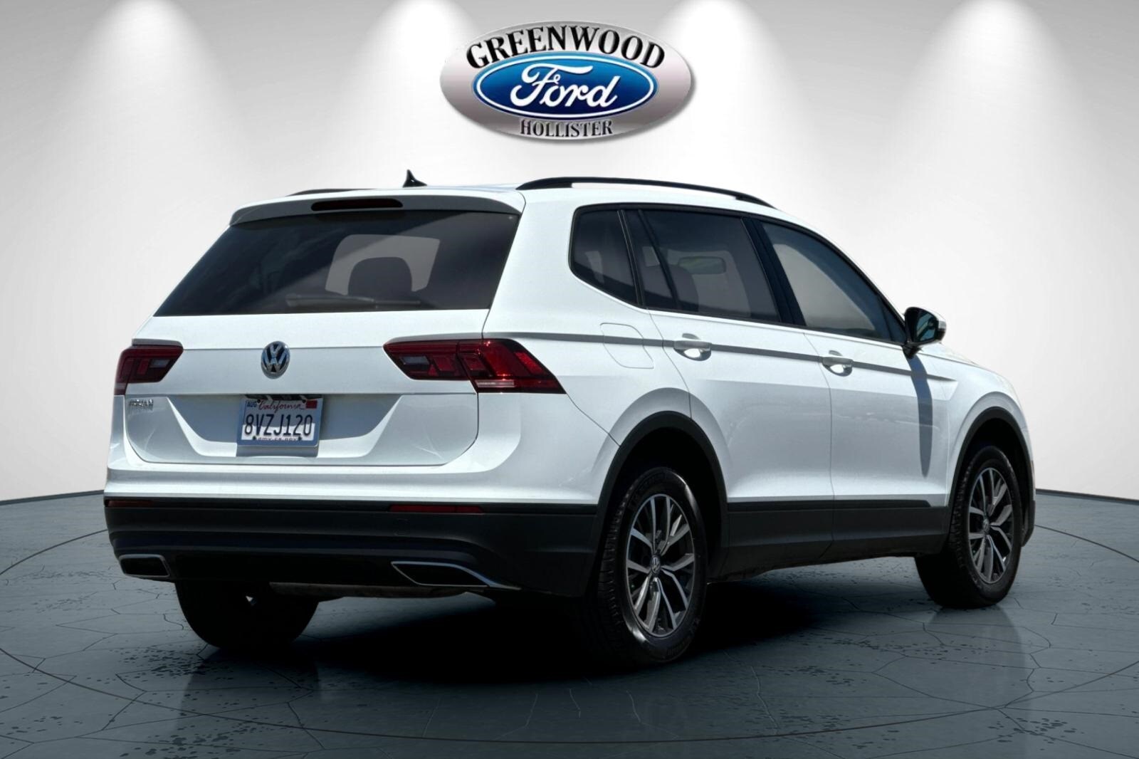 2021 Volkswagen Tiguan S photo 2