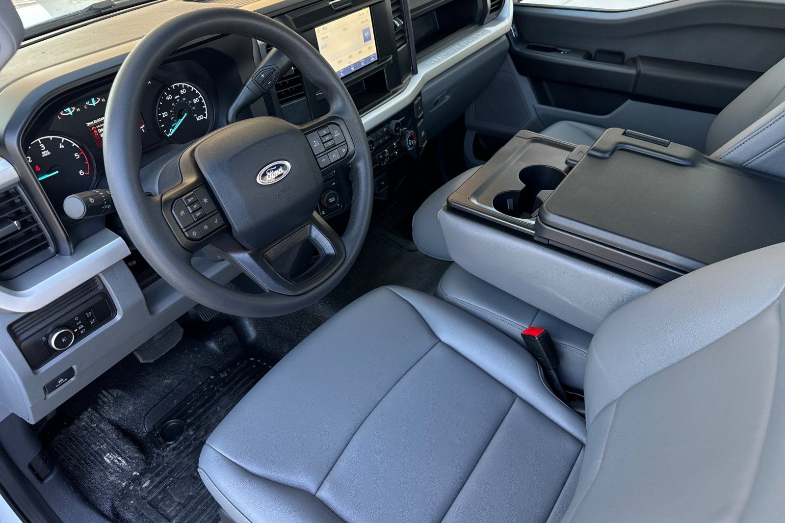 2025 Ford F-350 Super Duty Chassis Cab XLT - Photo 9