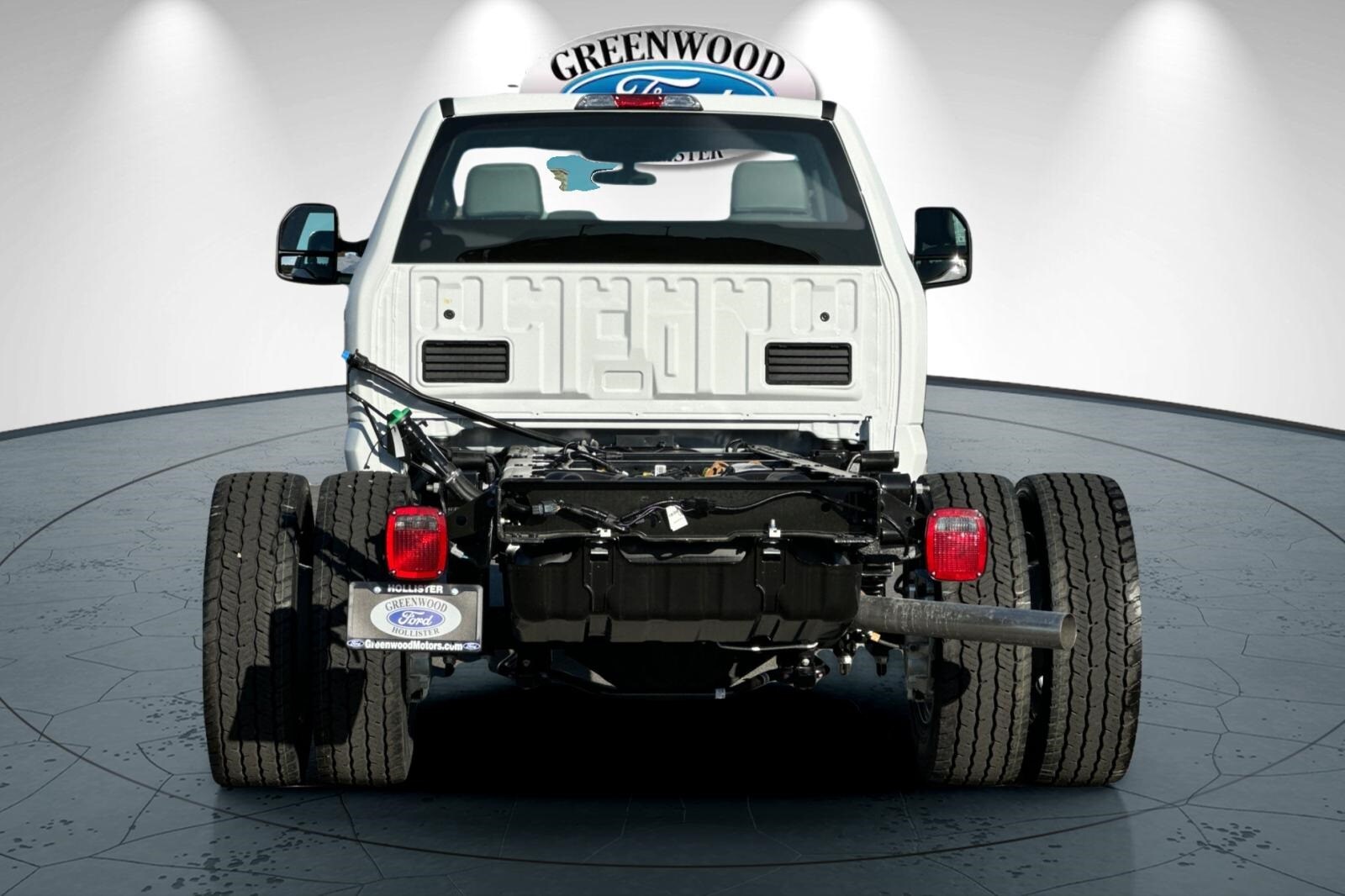 2024 Ford F-600 photo 3