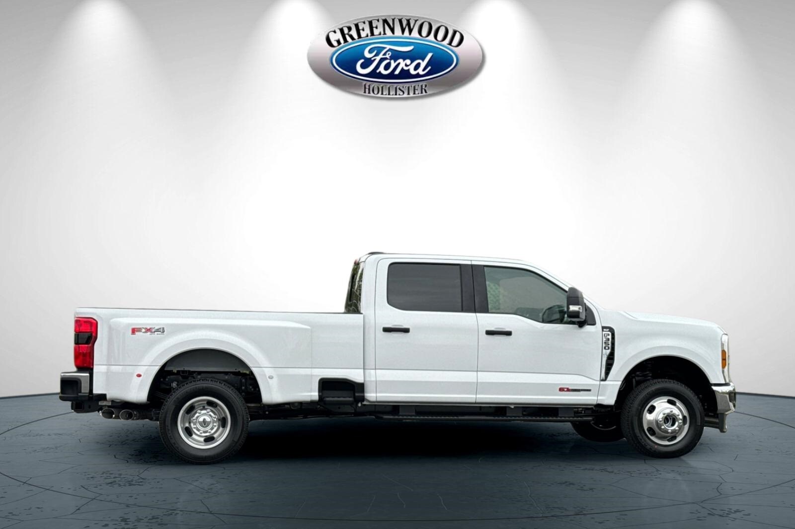 2025 Ford F-350 photo 2