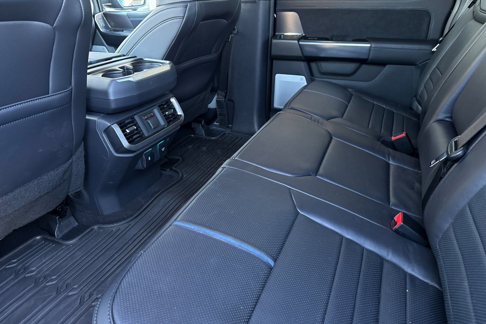 2025 Ford F-150 Platinum - Photo 12