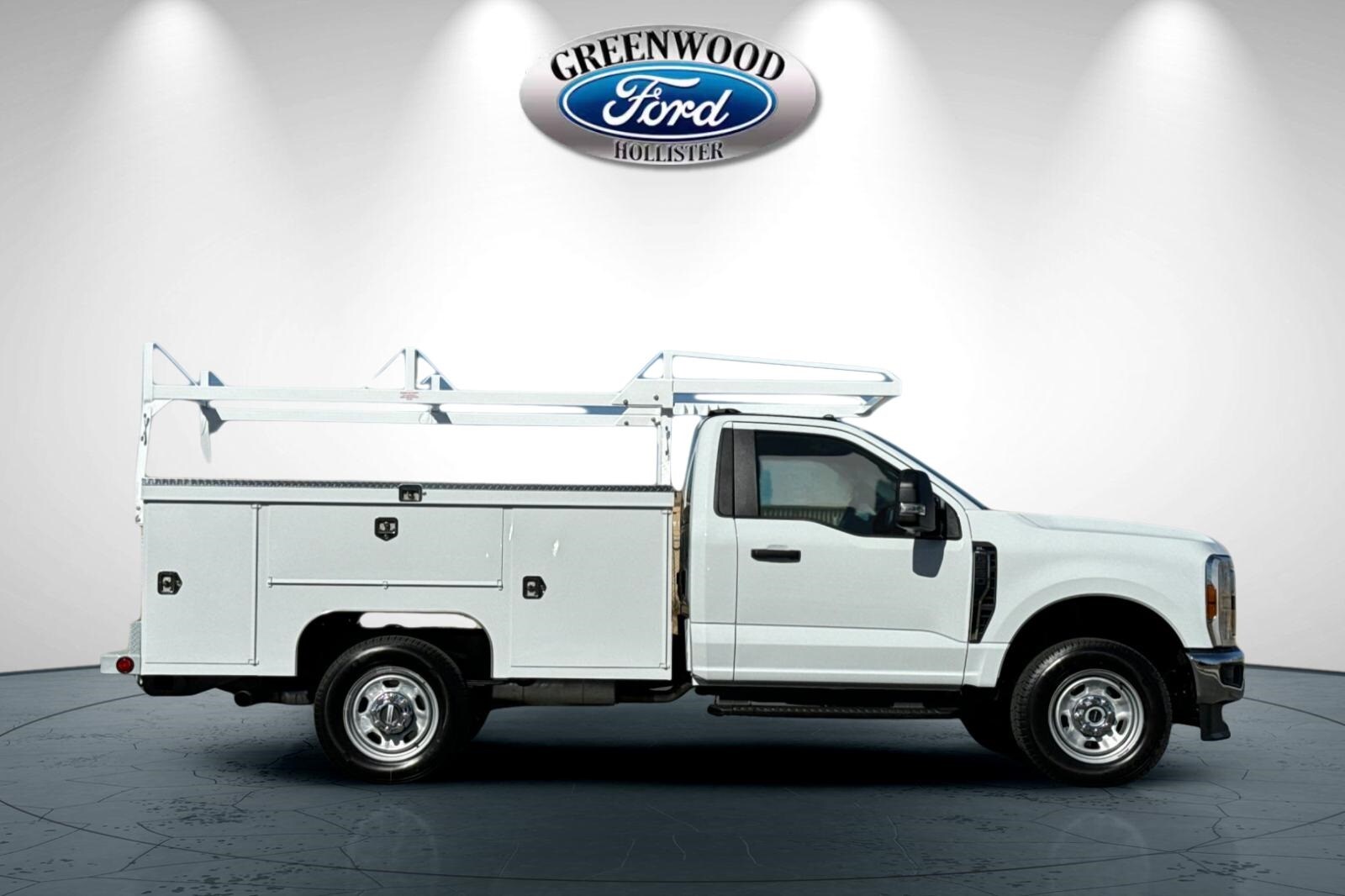 2025 Ford F-350 XL photo 2