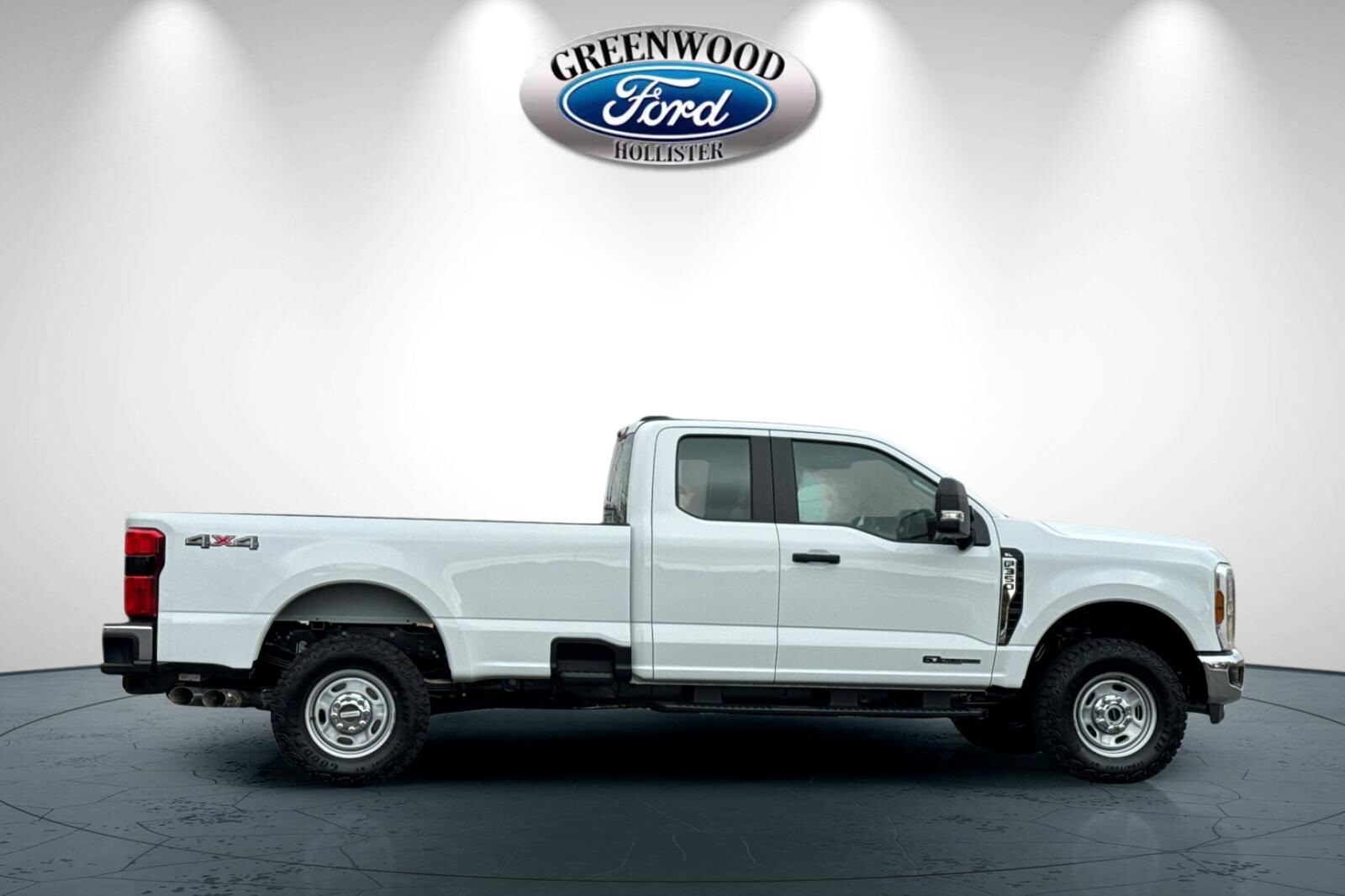2025 Ford F-350 photo 2