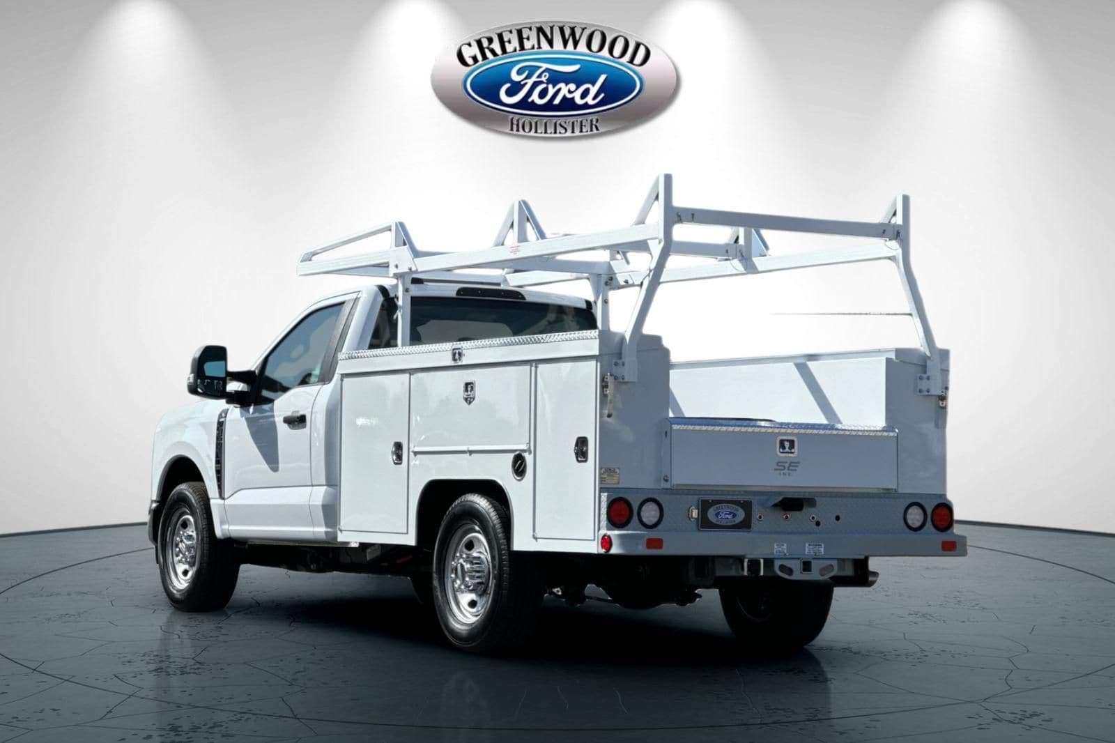2025 Ford F-350 Super Duty Chassis Cab XL - Photo 6