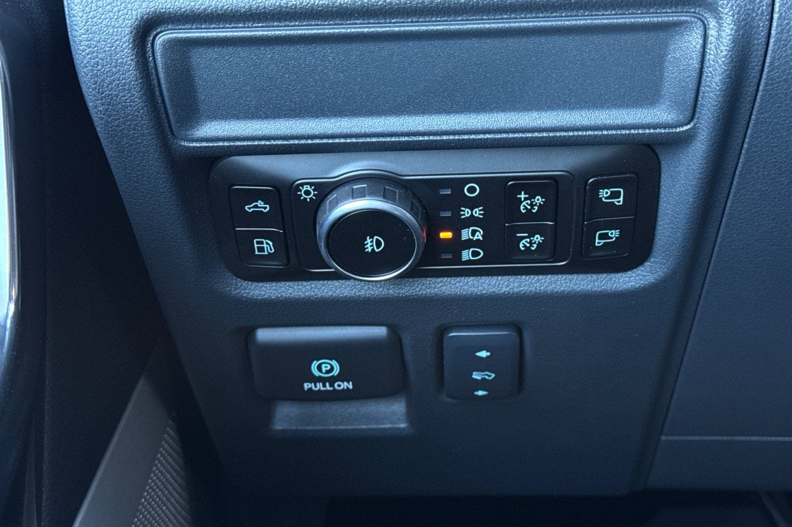 2025 Ford F-150 Platinum - Photo 28