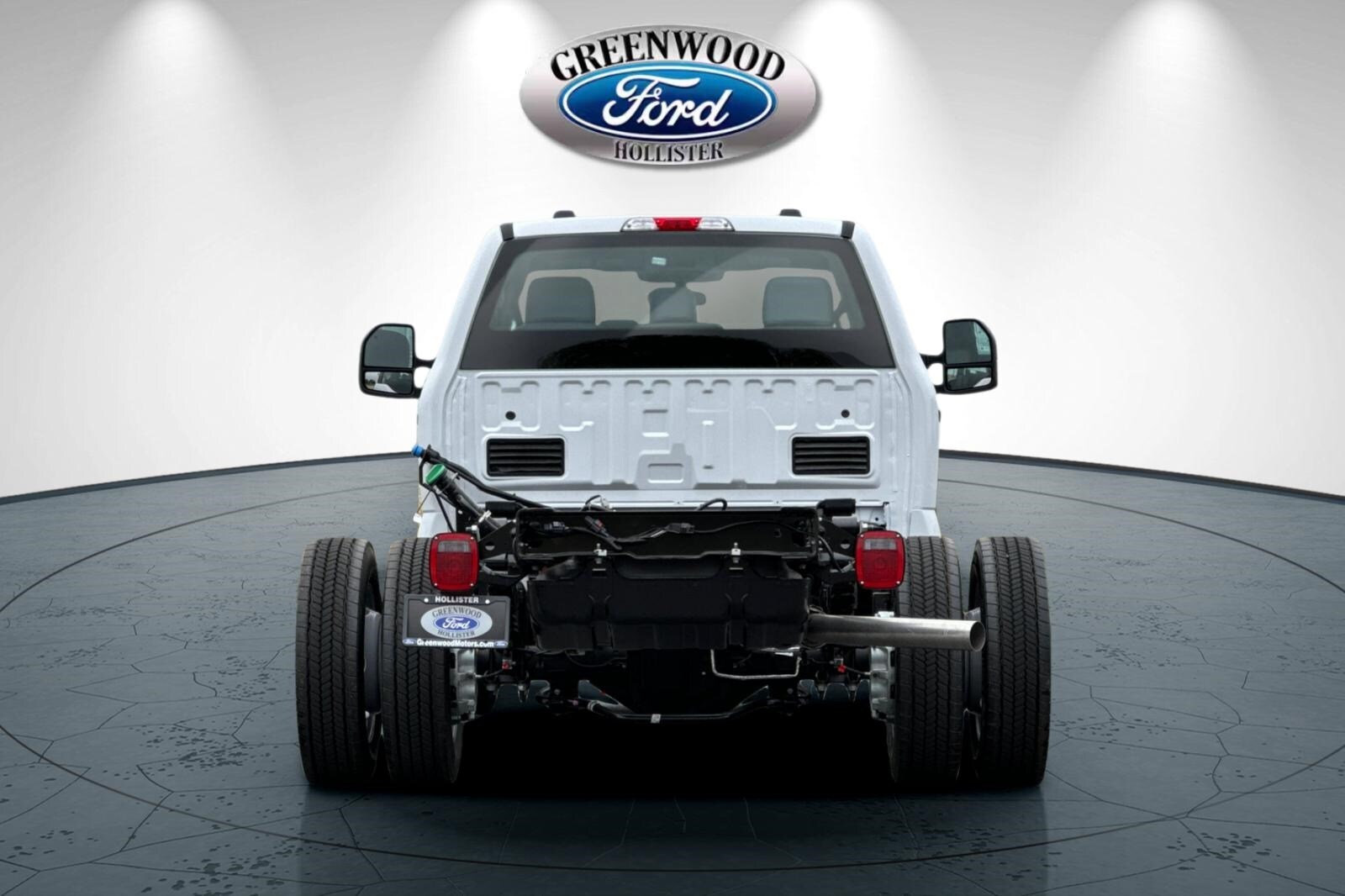 2025 Ford F-450 photo 2