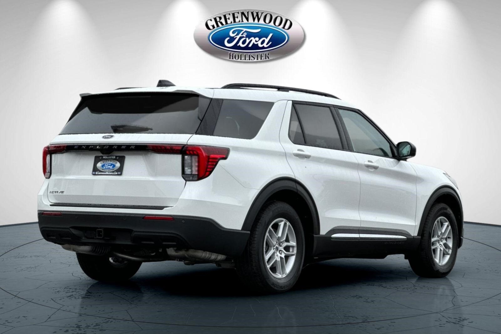 2025 Ford Explorer photo 3