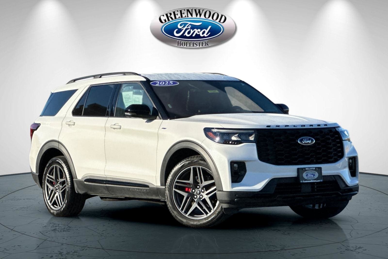 2025 Ford Explorer ST-LINE's photo
