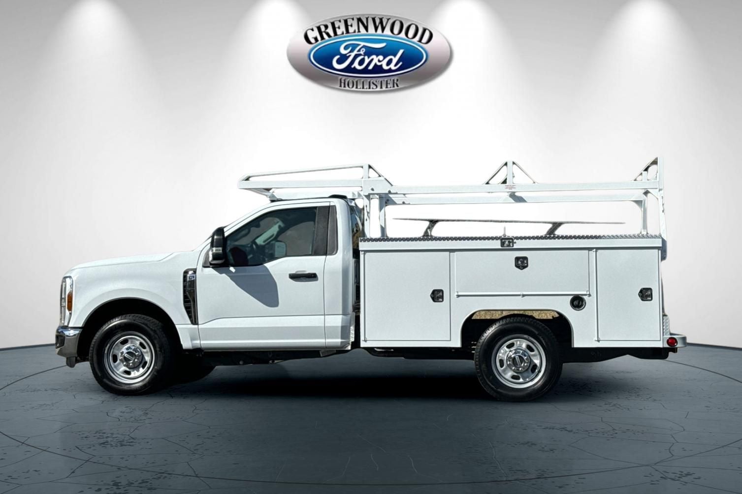 2025 Ford F-350 Super Duty Chassis Cab XL - Photo 7