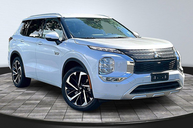 2023 Mitsubishi Outlander PHEV SEL photo 2