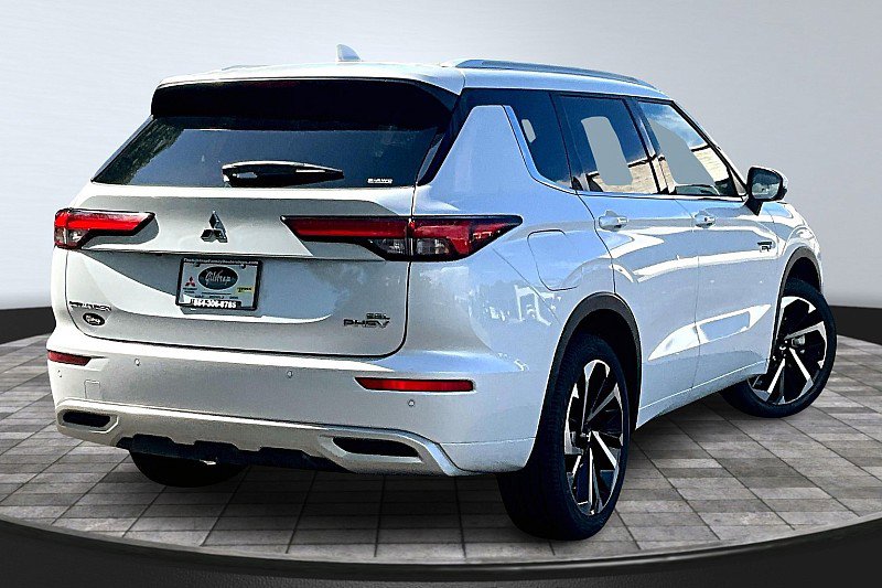 2023 Mitsubishi Outlander PHEV SEL photo 3