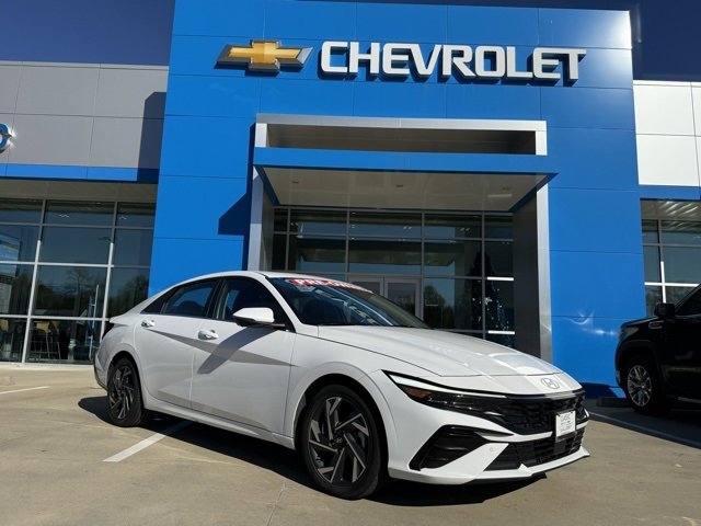 2024 Hyundai Elantra Limited's photo